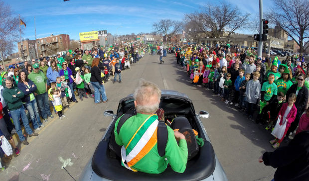 031415-grandparade-js17